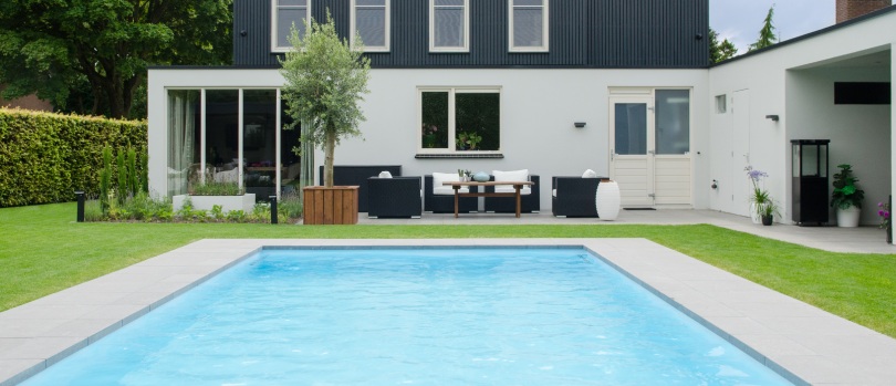 Een zwembad laten plaatsen in Bloemendaal zorgt voor plezier en geeft uw tuin een luxe uitstraling. 